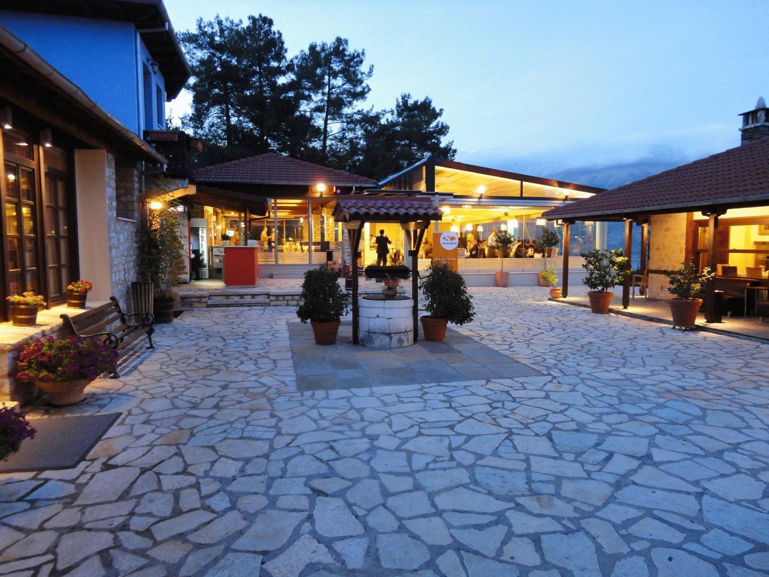 Frontzu Politia Hotel Янина Екстериор снимка