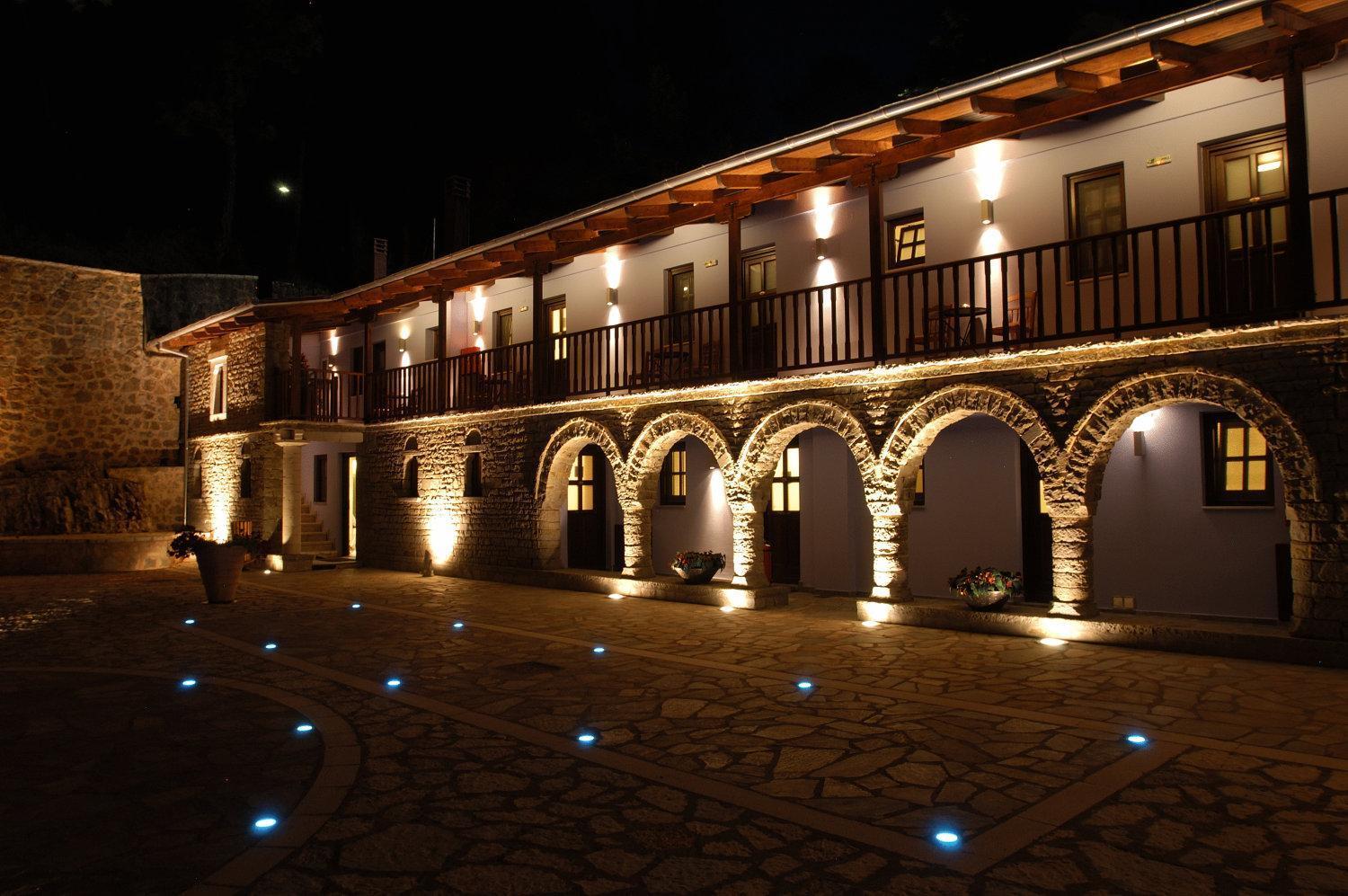 Frontzu Politia Hotel Янина Екстериор снимка