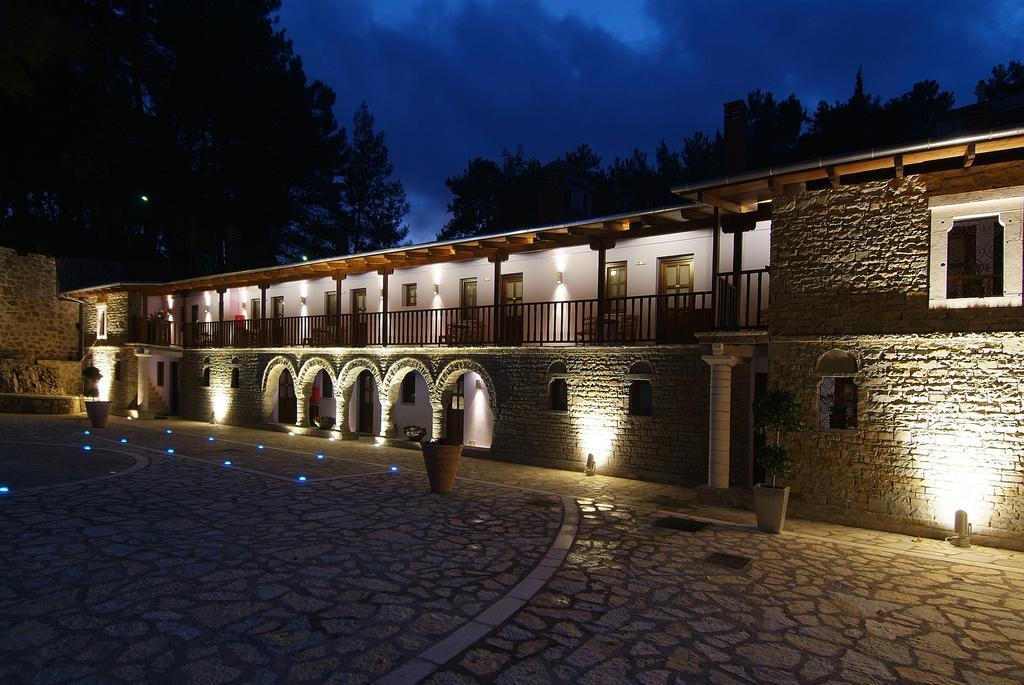 Frontzu Politia Hotel Янина Екстериор снимка