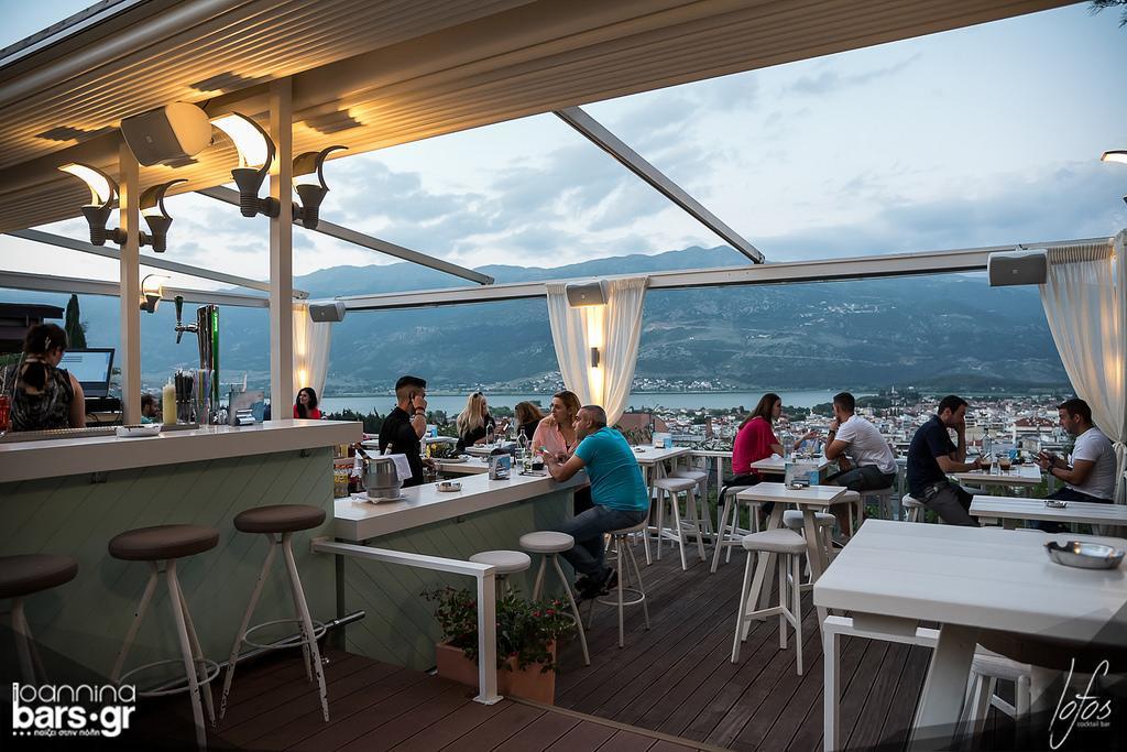 Frontzu Politia Hotel Янина Екстериор снимка