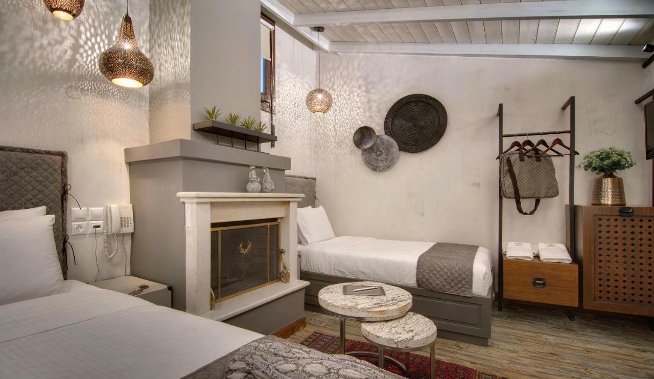 Frontzu Politia Hotel Янина Екстериор снимка